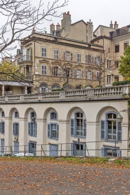 Cenevre, İsviçre - 30 Ekim 2015: Eski şehir şehir Cenevre, İsviçre'nin sokakta