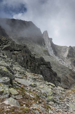 Musala tepe, Rila Dağı, Bulgaristan için tırmanma Hiking rotadan manzara