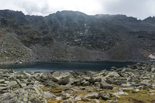 Panorama Incrível Ledenoto Gelo Lago Nuvens Sobre Musala Peak Rila — Fotografia de Stock