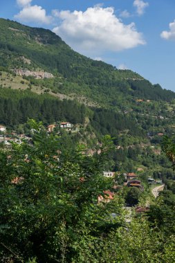 Iskar Gorge ve köyü Tserovo, koca Balkan Dağları, Bulgaristan ile muhteşem manzara
