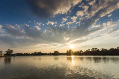 Plovdiv, Bulgaristan-5 Temmuz 2018: kürek mekan günbatımı Panorama City, Plovdiv, Bulgaristan