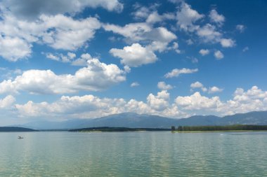 Muhteşem yaz görünümünü Koprinka depo, Stara Zagora bölge, Bulgaristan