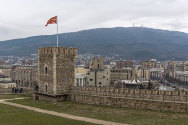 Skopje, Makedonya - 24 Şubat 2018: Skopje kale (Kale kale) Old Town, Makedonya Cumhuriyeti