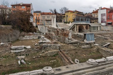 Plovdiv, Bulgaristan - 30 Aralık 2016: Panorama in Ruins of Roma Odeon şehir Plovdiv, Bulgaristan