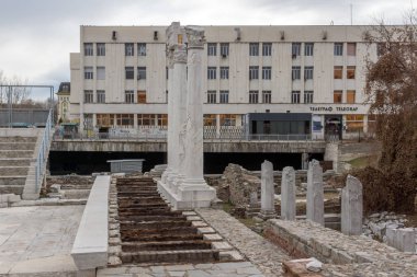 Plovdiv, Bulgaristan - 30 Aralık 2016: Panorama in Ruins of Roma Odeon şehir Plovdiv, Bulgaristan