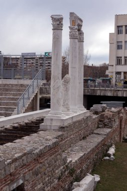 Plovdiv, Bulgaristan - 30 Aralık 2016: Panorama in Ruins of Roma Odeon şehir Plovdiv, Bulgaristan