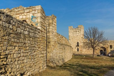 Belgrade, Sırbistan - 10 Kasım 2018: Gün batımı manzarasına Belgrad Kalesi ve Kalemegdan Park şehir Belgrad, Sırbistan'ın merkezinde