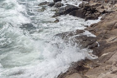 Sozopol, Bulgaristan - 10 Ağustos 2018: Şaşırtıcı Panorama kıyı Street'in eski şehir Süzebolu, Burgaz bölge, Bulgaristan