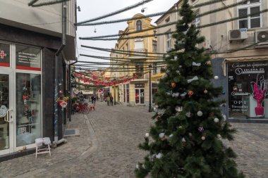 Plovdiv, Bulgaristan - 30 Aralık 2016: İnsanlar yürürken, insanlar ve sokak bölgesinde Kapana, Şehir Plovdiv, Bulgaristan 