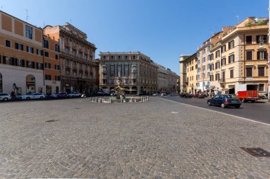 Rome, İtalya - 22 Haziran 2017: Piazza Barberini Roma, İtalya, Triton çeşme görünümünü şaşırtıcı