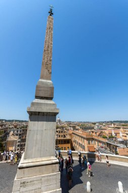 Rome, İtalya - 22 Haziran 2017: şaşırtıcı İspanyol Merdivenleri, Sallustian Dikilitaş ve Piazza di Spagna, Roma, İtalya