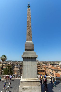 Rome, İtalya - 22 Haziran 2017: şaşırtıcı İspanyol Merdivenleri, Sallustian Dikilitaş ve Piazza di Spagna, Roma, İtalya