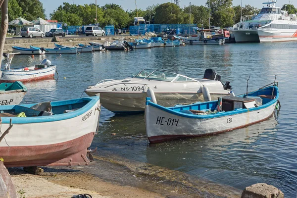 Nessebar, Bulgaristan - 12 Ağustos 2018: Port Panorama ve Nessebar Eski kasaba Burgaz bölge, Bulgaristan