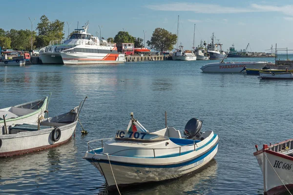 Nessebar, Bulgaristan - 12 Ağustos 2018: Port Panorama ve Nessebar Eski kasaba Burgaz bölge, Bulgaristan