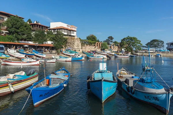 Nessebar, Bulgaristan - 12 Ağustos 2018: Port Panorama ve Nessebar Eski kasaba Burgaz bölge, Bulgaristan