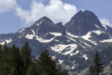 Bulgaristan 'ın Rila Dağı, Malyovitsa zirvesinin şaşırtıcı yaz manzarası