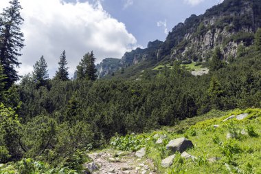 Malyovitsa zirvesi, Rila Dağı, Bulgaristan 'ın yürüyüş parkurundan manzara