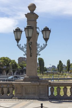 Sofia, Bulgaristan - 31 Mayıs 2018: Panoramik aslanın köprüden Vladaya nehir, Sofia, Bulgaristan