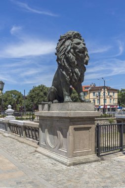 Sofia, Bulgaristan - 31 Mayıs 2018: Panoramik aslanın köprüden Vladaya nehir, Sofia, Bulgaristan