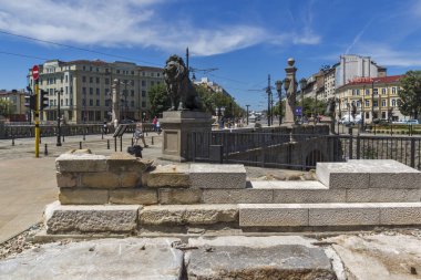 Sofia, Bulgaristan - 31 Mayıs 2018: Panoramik aslanın köprüden Vladaya nehir, Sofia, Bulgaristan