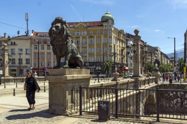 Sofia, Bulgaristan - 31 Mayıs 2018: Panoramik aslanın köprüden Vladaya nehir, Sofia, Bulgaristan