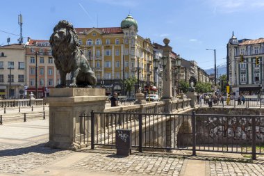 Sofia, Bulgaristan - 31 Mayıs 2018: Panoramik aslanın köprüden Vladaya nehir, Sofia, Bulgaristan
