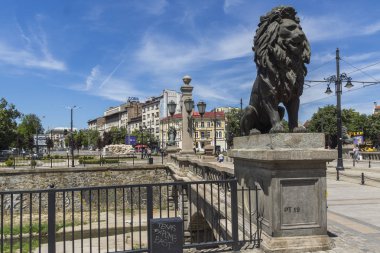 Sofia, Bulgaristan - 31 Mayıs 2018: Panoramik aslanın köprüden Vladaya nehir, Sofia, Bulgaristan