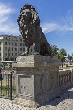 Sofia, Bulgaristan - 31 Mayıs 2018: Panoramik aslanın köprüden Vladaya nehir, Sofia, Bulgaristan