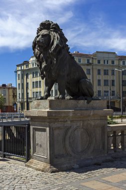 Sofia, Bulgaristan - 31 Mayıs 2018: Panoramik aslanın köprüden Vladaya nehir, Sofia, Bulgaristan