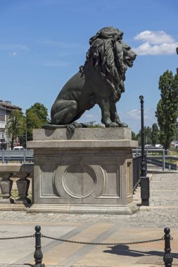 Sofia, Bulgaristan - 31 Mayıs 2018: Panoramik aslanın köprüden Vladaya nehir, Sofia, Bulgaristan