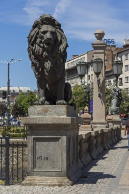 Sofia, Bulgaristan - 31 Mayıs 2018: Panoramik aslanın köprüden Vladaya nehir, Sofia, Bulgaristan