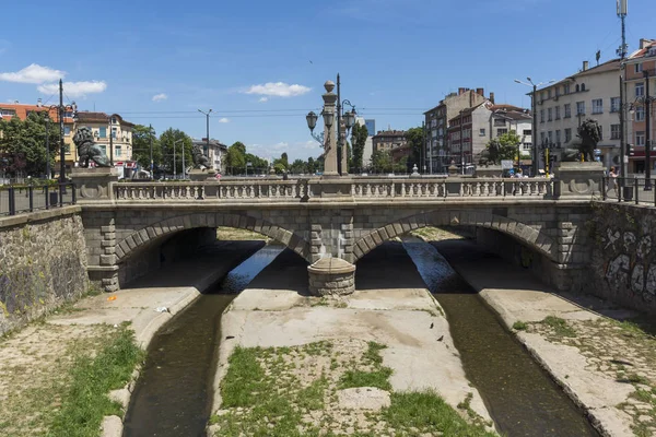 Sofia Bulgaristan Mayıs 2018 Panoramik Aslanın Köprüden Vladaya Nehir Sofia — Stok fotoğraf