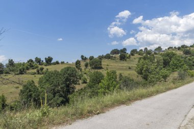 Muhteşem manzara Ograzhden dağ, bölge Yukarı Cuma, Bulgaristan