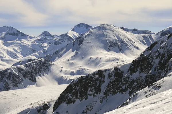来自保加利亚托多尔卡峰的皮林山冬季景观 — 图库照片