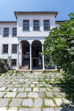 Plovdiv, Bulgaristan - 5 Temmuz 2018: Sokak ve evler Bulgar canlanma Plovdiv, Bulgaristan şehrin eski şehirde dönemi