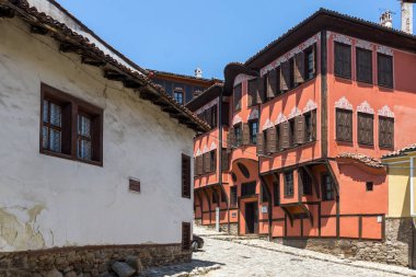 Plovdiv, Bulgaristan - 5 Temmuz 2018: Sokak ve evler Bulgar canlanma Plovdiv, Bulgaristan şehrin eski şehirde dönemi
