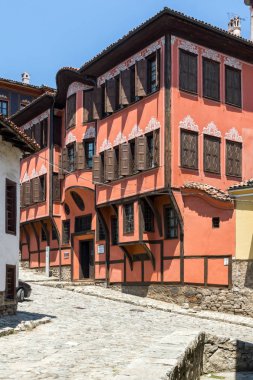 Plovdiv, Bulgaristan - 5 Temmuz 2018: Sokak ve evler Bulgar canlanma Plovdiv, Bulgaristan şehrin eski şehirde dönemi