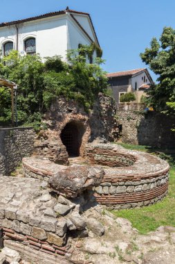 Plovdiv, Bulgaristan - 5 Temmuz 2018: Sokak ve evler Bulgar canlanma Plovdiv, Bulgaristan şehrin eski şehirde dönemi