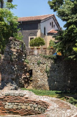 Plovdiv, Bulgaristan - 5 Temmuz 2018: Sokak ve evler Bulgar canlanma Plovdiv, Bulgaristan şehrin eski şehirde dönemi