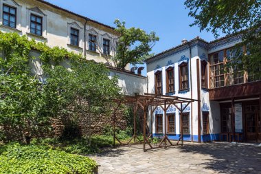 Plovdiv, Bulgaristan - 5 Temmuz 2018: Sokak ve evler Bulgar canlanma Plovdiv, Bulgaristan şehrin eski şehirde dönemi