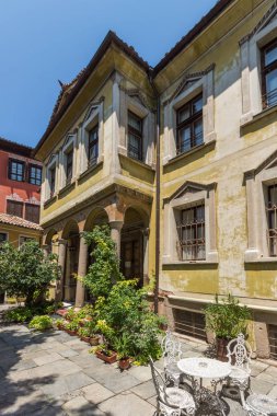 Plovdiv, Bulgaristan - 5 Temmuz 2018: Sokak ve evler Bulgar canlanma Plovdiv, Bulgaristan şehrin eski şehirde dönemi