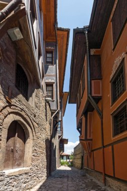 Plovdiv, Bulgaristan - 5 Temmuz 2018: Sokak ve evler Bulgar canlanma Plovdiv, Bulgaristan şehrin eski şehirde dönemi