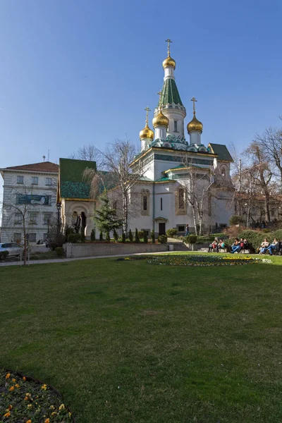 保加利亚索非亚 2018年3月17日 保加利亚索非亚俄罗斯教堂的建筑和黄金圆顶 — 图库照片