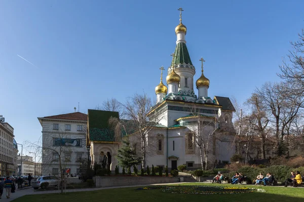 保加利亚索非亚 2018年3月17日 保加利亚索非亚俄罗斯教堂的建筑和黄金圆顶 — 图库照片