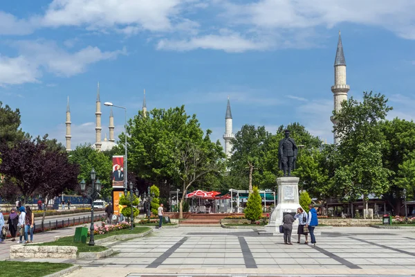 Edirne, Turkey - 26 Mayıs 2018: Edirne şehri, Doğu Trakya, Türkiye'nin ortasındaki tipik sokak