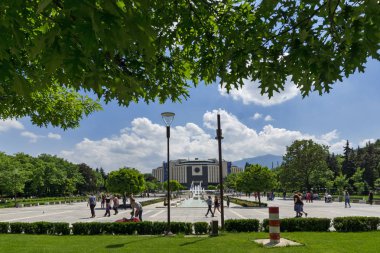 Sofia, Bulgaristan-20 Mayıs 2018: Sofya, Bulgaristan Ulusal Kültür Sarayı önünde Park
