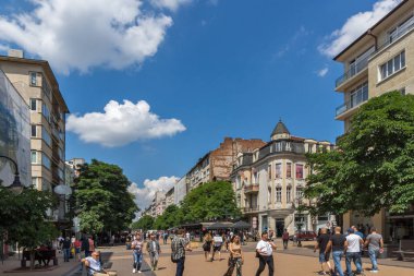Sofia, Bulgaristan-20 Mayıs 2018: Sofya şehrinde Vitosha Boulevard, bina