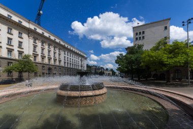 Sofia, Bulgaristan-20 Mayıs 2018: Çeşme Atanas Burov Meydanı, Sofia, Bulgaristan