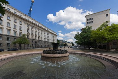 Sofia, Bulgaristan-20 Mayıs 2018: Çeşme Atanas Burov Meydanı, Sofia, Bulgaristan