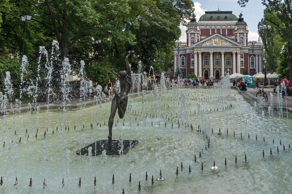 Sofia Bułgaria Maja 2018 Fontanna Przed National Theatre Ivan Vazov — Zdjęcie stockowe